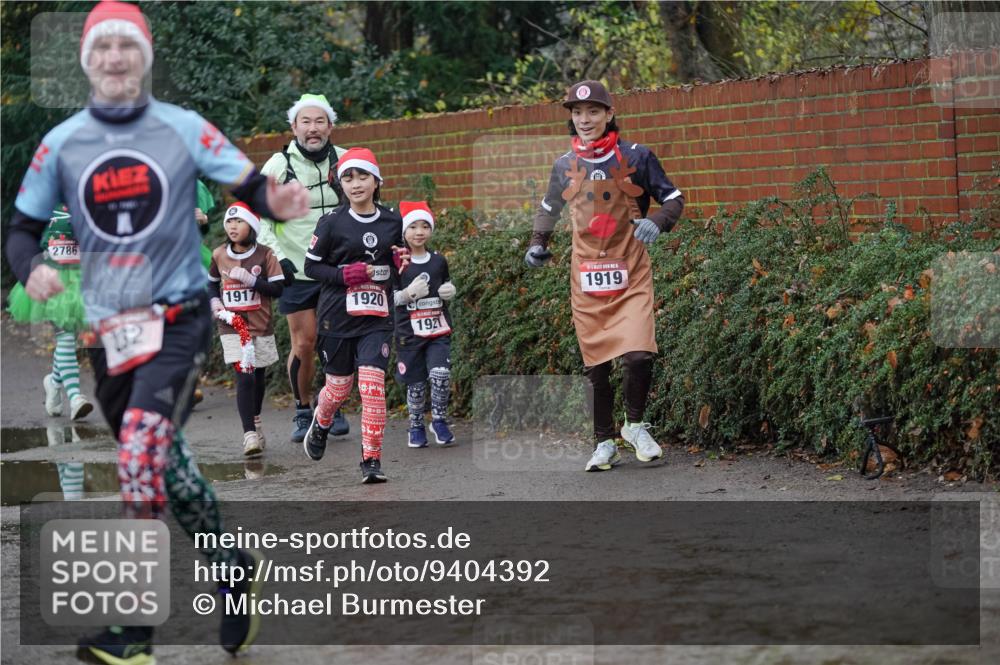 07.12.2025 - St. Pauli X-Mass-Run No. 15 Michael Burmester http://msf.ph/oto/9404392 07.12.2025 11:04:03 Laufen 2786, 1917, 132, 1920, 1921, 1919 meine-sportfotos.de