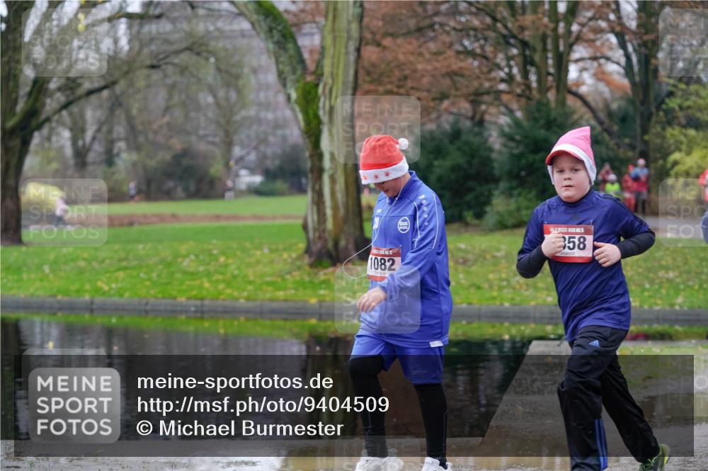 07.12.2025 - St. Pauli X-Mass-Run No. 15 Michael Burmester http://msf.ph/oto/9404509 07.12.2025 11:04:42 Laufen 1082, 358 meine-sportfotos.de