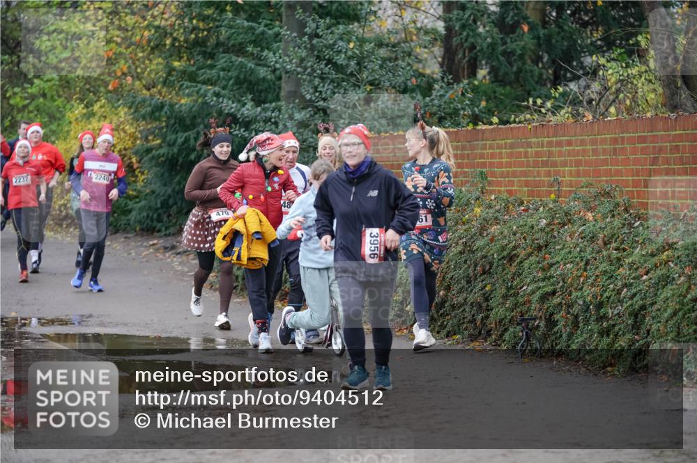 07.12.2025 - St. Pauli X-Mass-Run No. 15 Michael Burmester http://msf.ph/oto/9404512 07.12.2025 11:04:44 Laufen 2237, 2240, 3956 meine-sportfotos.de