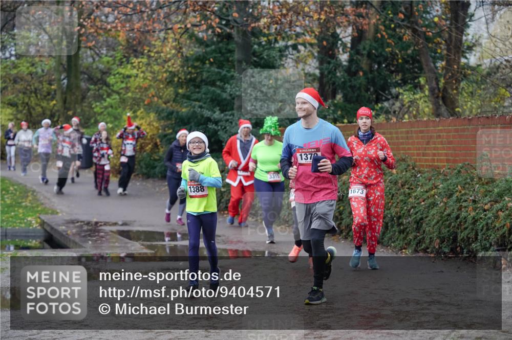 07.12.2025 - St. Pauli X-Mass-Run No. 15 Michael Burmester http://msf.ph/oto/9404571 07.12.2025 11:04:59 Laufen 3315, 137, 1388, 1673 meine-sportfotos.de