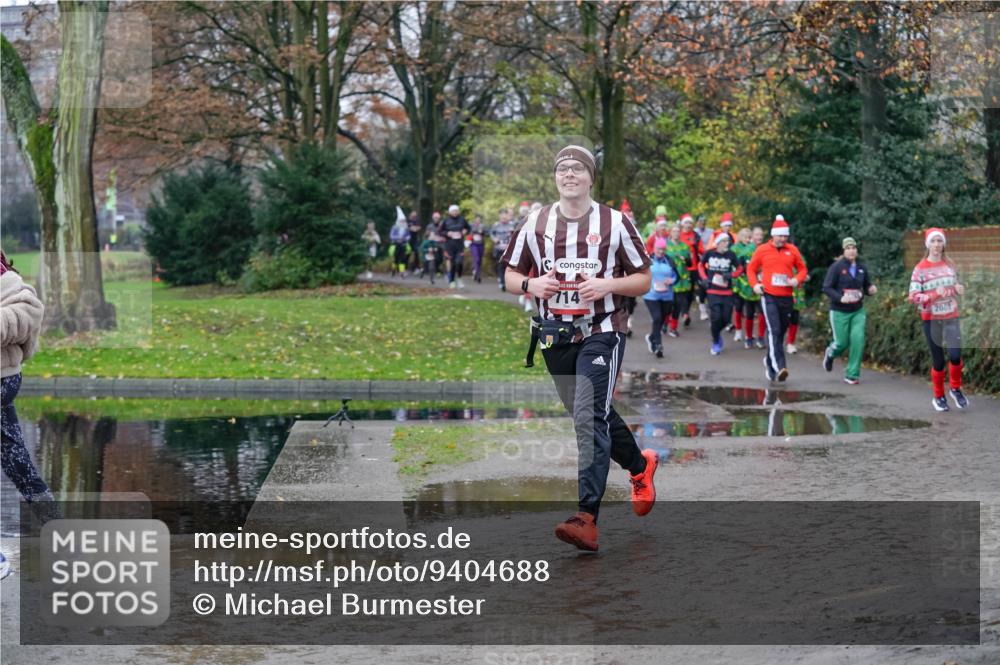 07.12.2025 - St. Pauli X-Mass-Run No. 15 Michael Burmester http://msf.ph/oto/9404688 07.12.2025 11:05:32 Laufen 714, 2088 meine-sportfotos.de