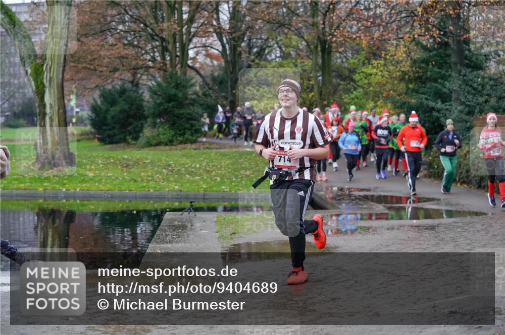 07.12.2025 - St. Pauli X-Mass-Run No. 15 Michael Burmester http://msf.ph/oto/9404689 07.12.2025 11:05:32 Laufen 714, 2088 meine-sportfotos.de