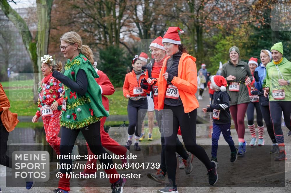 07.12.2025 - St. Pauli X-Mass-Run No. 15 Michael Burmester http://msf.ph/oto/9404739 07.12.2025 11:05:45 Laufen 678, 29, 2979, 00, 3181, 674, 4105, 3352 meine-sportfotos.de