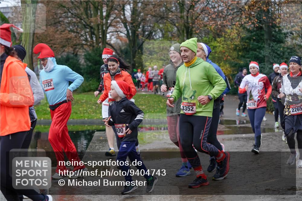 07.12.2025 - St. Pauli X-Mass-Run No. 15 Michael Burmester http://msf.ph/oto/9404743 07.12.2025 11:05:46 Laufen 3182, 00, 3352, 3070, 2265 meine-sportfotos.de