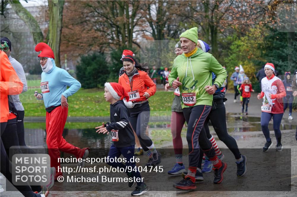 07.12.2025 - St. Pauli X-Mass-Run No. 15 Michael Burmester http://msf.ph/oto/9404745 07.12.2025 11:05:46 Laufen 3182, 678, 18, 00, 15, 3352, 3070 meine-sportfotos.de
