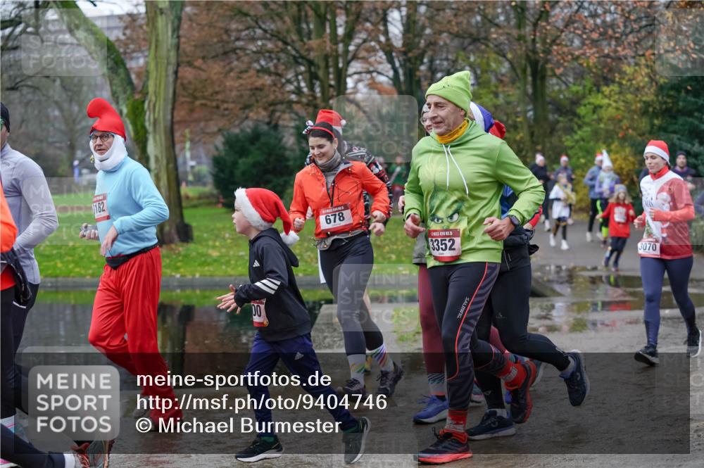 07.12.2025 - St. Pauli X-Mass-Run No. 15 Michael Burmester http://msf.ph/oto/9404746 07.12.2025 11:05:46 Laufen 182, 00, 678, 15, 3352, 3070 meine-sportfotos.de