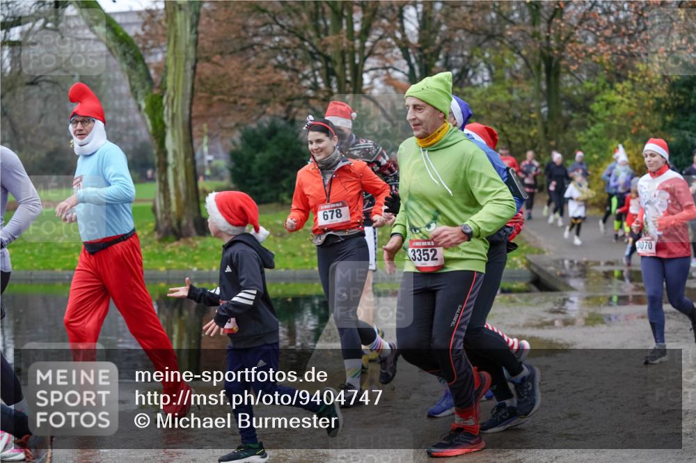 07.12.2025 - St. Pauli X-Mass-Run No. 15 Michael Burmester http://msf.ph/oto/9404747 07.12.2025 11:05:46 Laufen 678, 3070, 3352 meine-sportfotos.de