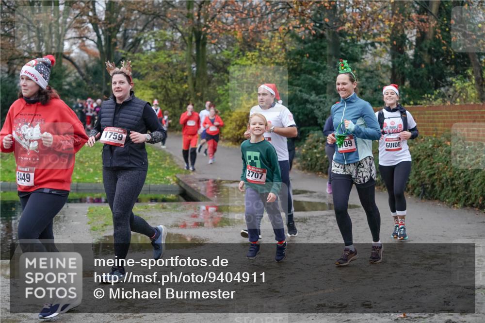 07.12.2025 - St. Pauli X-Mass-Run No. 15 Michael Burmester http://msf.ph/oto/9404911 07.12.2025 11:06:25 Laufen 5, 1759, 2449, 2707, 09 meine-sportfotos.de
