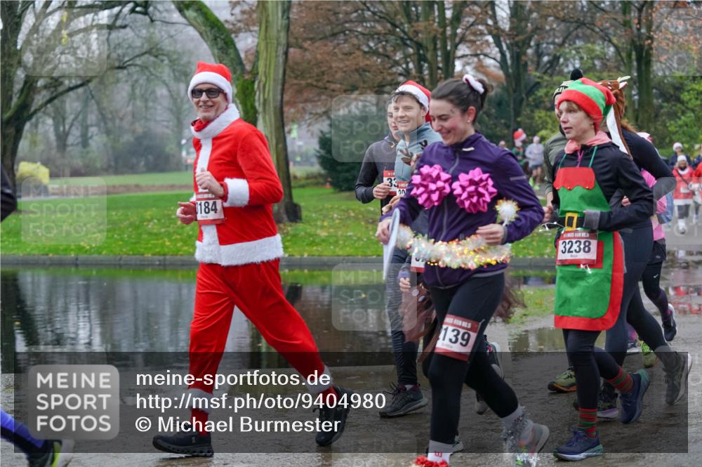 07.12.2025 - St. Pauli X-Mass-Run No. 15 Michael Burmester http://msf.ph/oto/9404980 07.12.2025 11:06:47 Laufen 184, 33, 139, 3238 meine-sportfotos.de