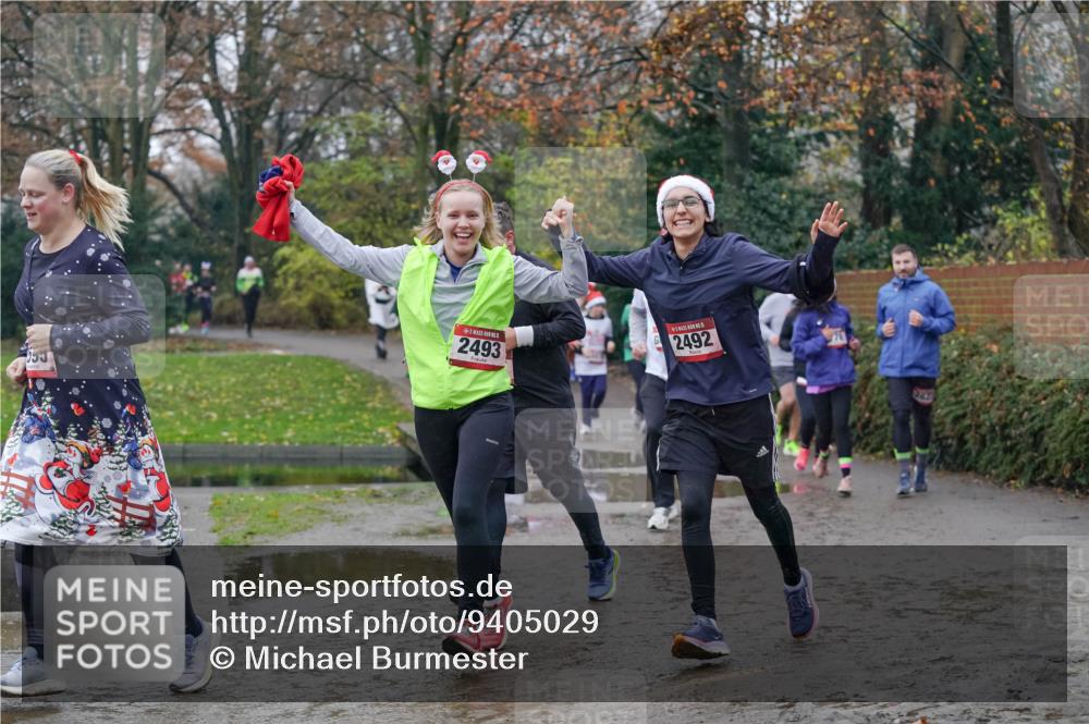 07.12.2025 - St. Pauli X-Mass-Run No. 15 Michael Burmester http://msf.ph/oto/9405029 07.12.2025 11:06:58 Laufen 53, 2493, 2492 meine-sportfotos.de