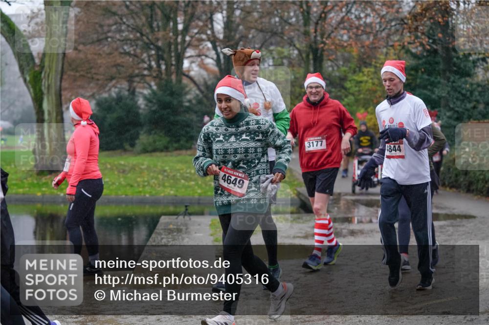 07.12.2025 - St. Pauli X-Mass-Run No. 15 Michael Burmester http://msf.ph/oto/9405316 07.12.2025 11:08:05 Laufen 15, 4649, 3177, 4844 meine-sportfotos.de