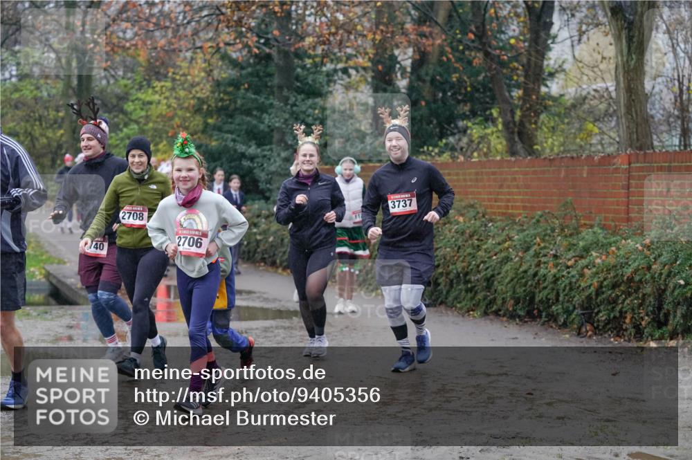07.12.2025 - St. Pauli X-Mass-Run No. 15 Michael Burmester http://msf.ph/oto/9405356 07.12.2025 11:08:17 Laufen 40, 2708, 2706, 3737 meine-sportfotos.de