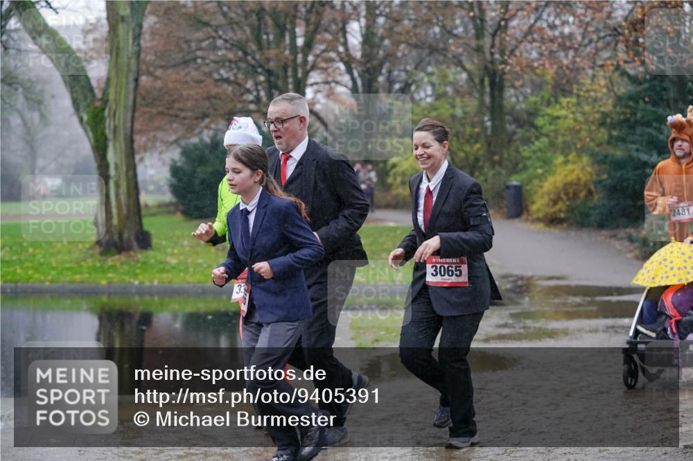 07.12.2025 - St. Pauli X-Mass-Run No. 15 Michael Burmester http://msf.ph/oto/9405391 07.12.2025 11:08:26 Laufen 3, 15, 3065, 2481 meine-sportfotos.de