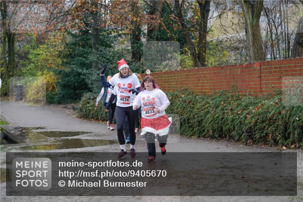 07.12.2025 - St. Pauli X-Mass-Run No. 15 Michael Burmester http://msf.ph/oto/9405670 07.12.2025 11:15:23 Laufen 4834, 4833 meine-sportfotos.de