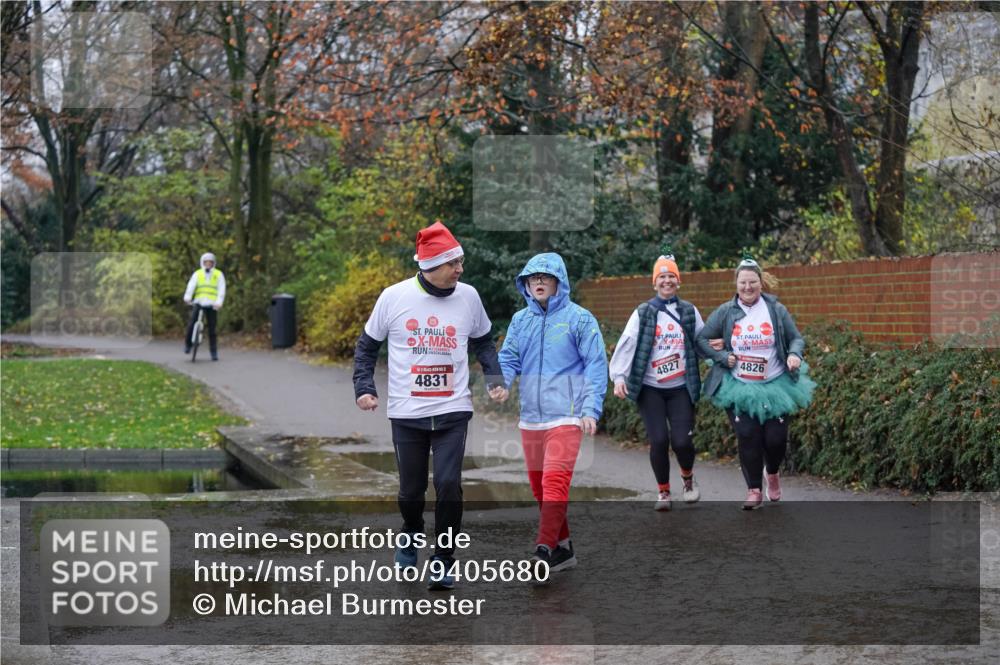 07.12.2025 - St. Pauli X-Mass-Run No. 15 Michael Burmester http://msf.ph/oto/9405680 07.12.2025 11:15:26 Laufen 4831, 4827, 4826 meine-sportfotos.de