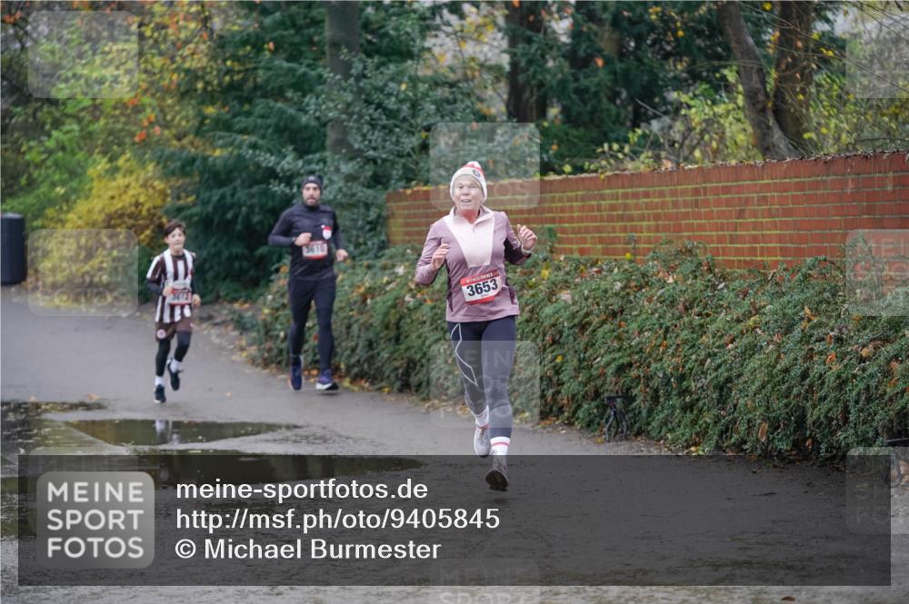 07.12.2025 - St. Pauli X-Mass-Run No. 15 Michael Burmester http://msf.ph/oto/9405845 07.12.2025 11:19:32 Laufen 3610, 3653 meine-sportfotos.de