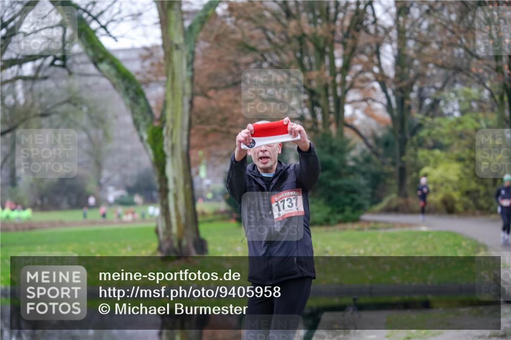 07.12.2025 - St. Pauli X-Mass-Run No. 15 Michael Burmester http://msf.ph/oto/9405958 07.12.2025 11:20:11 Laufen 5, 1737 meine-sportfotos.de
