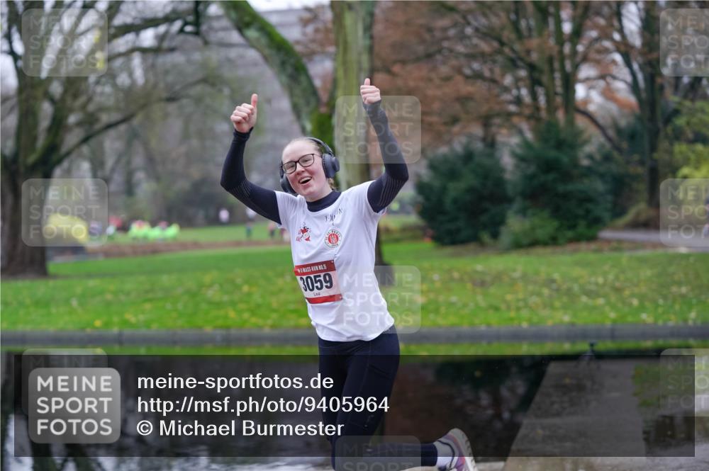 07.12.2025 - St. Pauli X-Mass-Run No. 15 Michael Burmester http://msf.ph/oto/9405964 07.12.2025 11:20:12 Laufen 15, 3059, 1910 meine-sportfotos.de