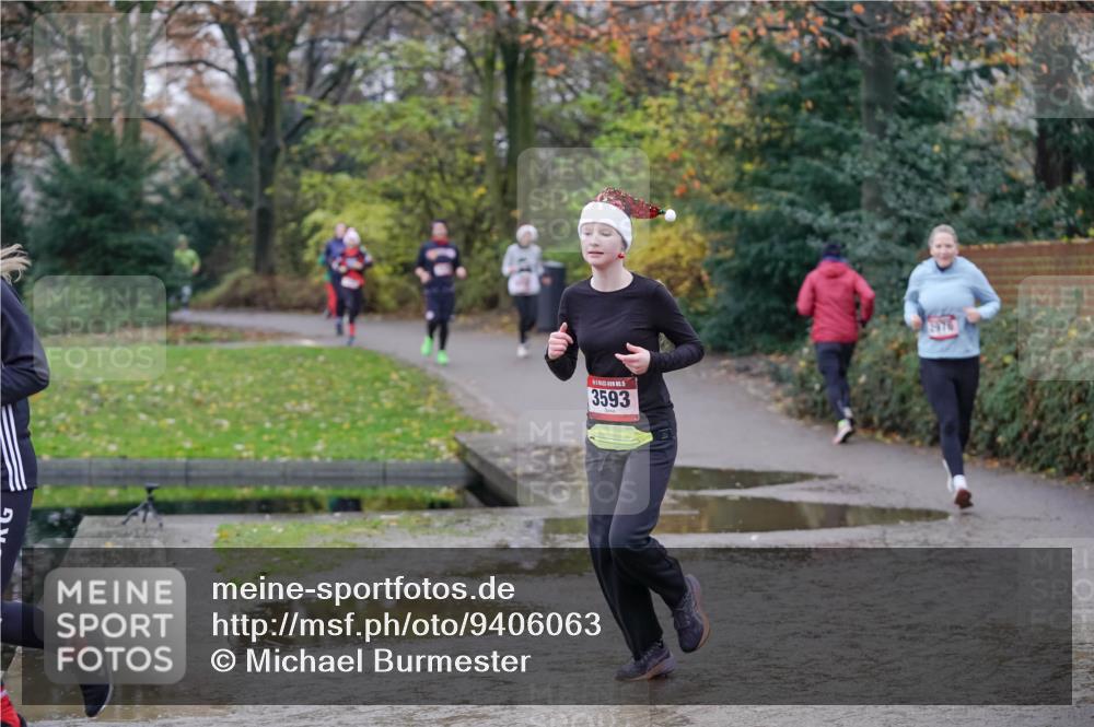 07.12.2025 - St. Pauli X-Mass-Run No. 15 Michael Burmester http://msf.ph/oto/9406063 07.12.2025 11:20:55 Laufen 3593, 2976 meine-sportfotos.de