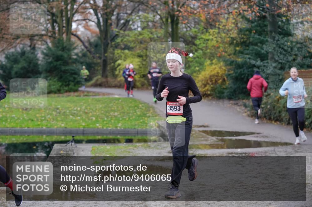 07.12.2025 - St. Pauli X-Mass-Run No. 15 Michael Burmester http://msf.ph/oto/9406065 07.12.2025 11:20:55 Laufen 3593, 2976 meine-sportfotos.de