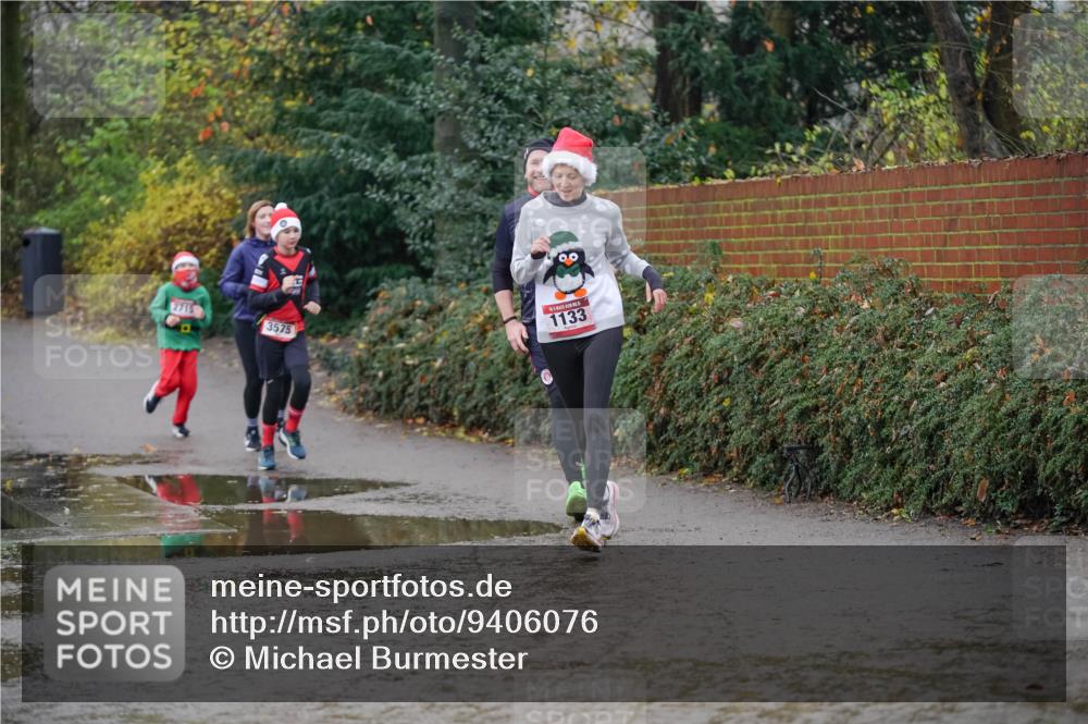 07.12.2025 - St. Pauli X-Mass-Run No. 15 Michael Burmester http://msf.ph/oto/9406076 07.12.2025 11:21:02 Laufen 2715, 1133, 3575 meine-sportfotos.de