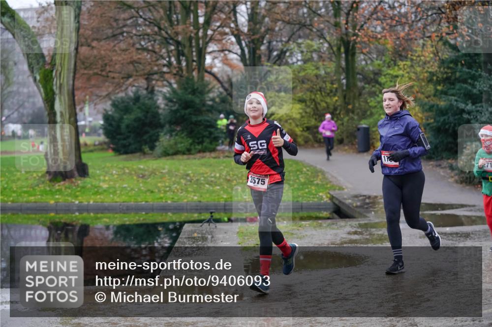 07.12.2025 - St. Pauli X-Mass-Run No. 15 Michael Burmester http://msf.ph/oto/9406093 07.12.2025 11:21:07 Laufen 17, 71, 3575 meine-sportfotos.de