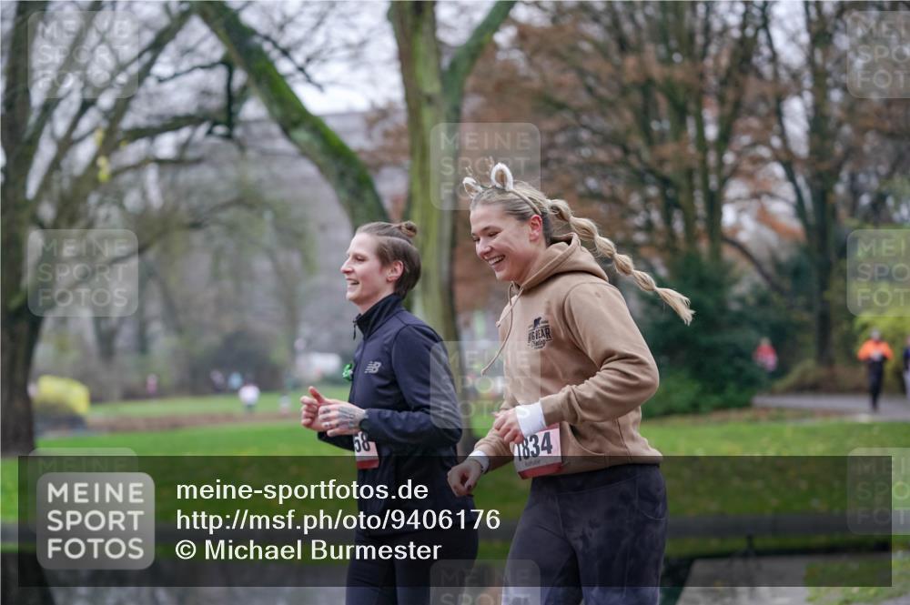 07.12.2025 - St. Pauli X-Mass-Run No. 15 Michael Burmester http://msf.ph/oto/9406176 07.12.2025 11:21:32 Laufen 58, 1834 meine-sportfotos.de