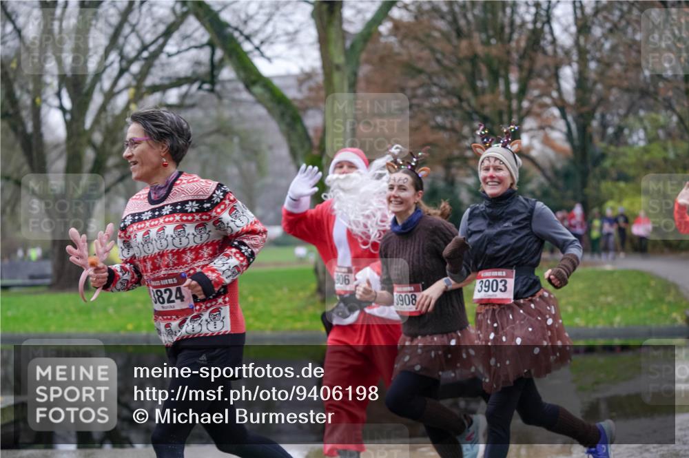 07.12.2025 - St. Pauli X-Mass-Run No. 15 Michael Burmester http://msf.ph/oto/9406198 07.12.2025 11:21:37 Laufen 306, 824, 3908, 3903 meine-sportfotos.de