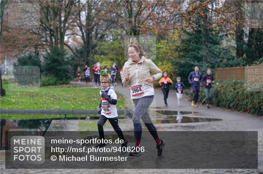 07.12.2025 - St. Pauli X-Mass-Run No. 15 Michael Burmester http://msf.ph/oto/9406206 07.12.2025 11:21:39 Laufen 3964, 965 meine-sportfotos.de