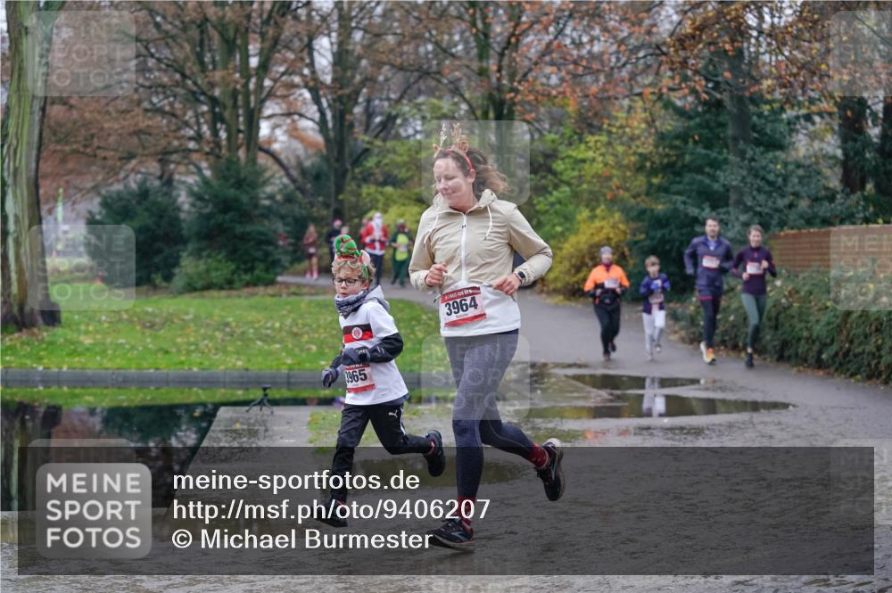 07.12.2025 - St. Pauli X-Mass-Run No. 15 Michael Burmester http://msf.ph/oto/9406207 07.12.2025 11:21:39 Laufen 3965, 3964 meine-sportfotos.de