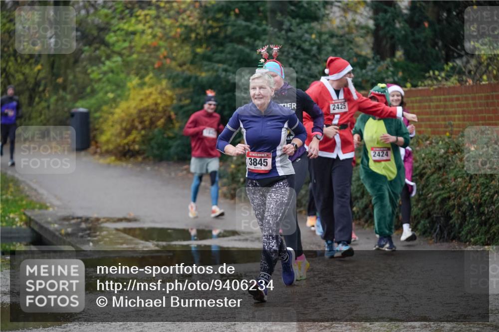 07.12.2025 - St. Pauli X-Mass-Run No. 15 Michael Burmester http://msf.ph/oto/9406234 07.12.2025 11:21:51 Laufen 3845, 2425, 2424 meine-sportfotos.de