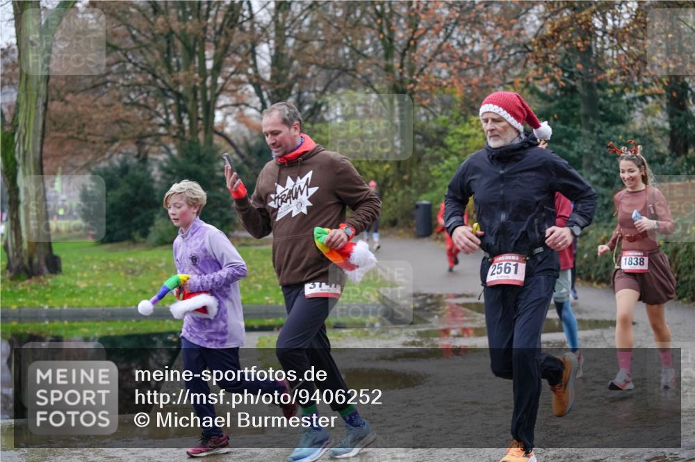 07.12.2025 - St. Pauli X-Mass-Run No. 15 Michael Burmester http://msf.ph/oto/9406252 07.12.2025 11:21:56 Laufen 3741, 2561, 1838 meine-sportfotos.de