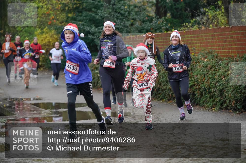 07.12.2025 - St. Pauli X-Mass-Run No. 15 Michael Burmester http://msf.ph/oto/9406286 07.12.2025 11:22:08 Laufen 3435, 1949, 3425, 1950 meine-sportfotos.de