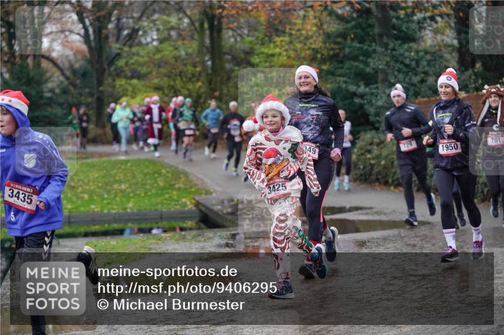 07.12.2025 - St. Pauli X-Mass-Run No. 15 Michael Burmester http://msf.ph/oto/9406295 07.12.2025 11:22:09 Laufen 3435, 3425, 49, 729, 1950, 701 meine-sportfotos.de