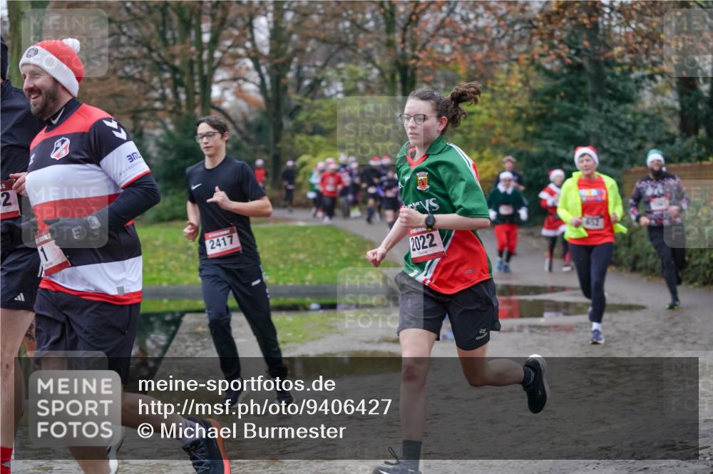 07.12.2025 - St. Pauli X-Mass-Run No. 15 Michael Burmester http://msf.ph/oto/9406427 07.12.2025 11:22:37 Laufen 15, 2, 3, 2417, 2022, 652 meine-sportfotos.de