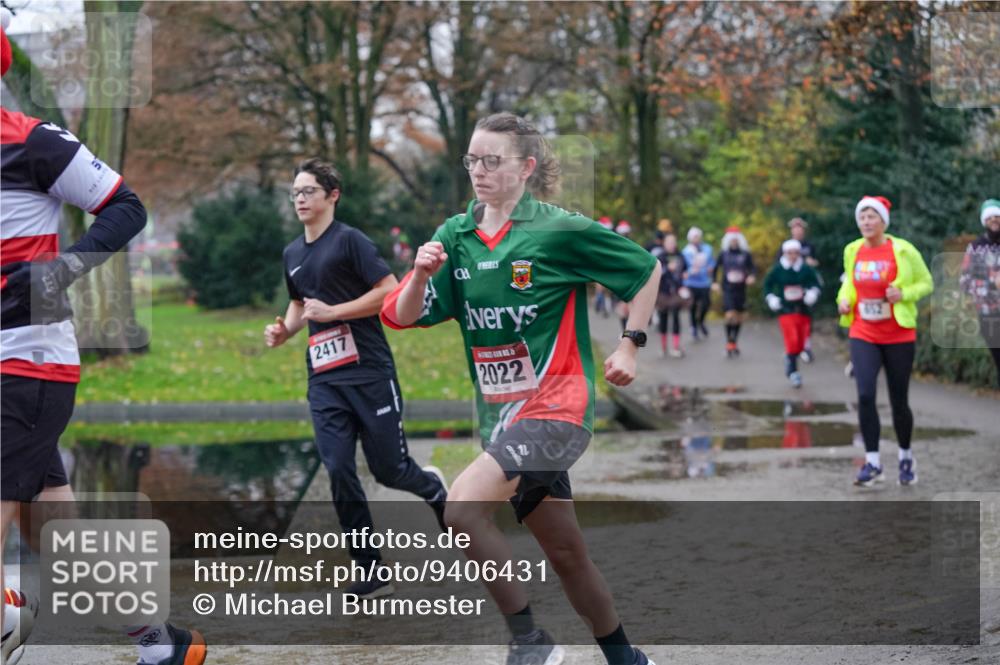 07.12.2025 - St. Pauli X-Mass-Run No. 15 Michael Burmester http://msf.ph/oto/9406431 07.12.2025 11:22:37 Laufen 2417, 2022, 652 meine-sportfotos.de