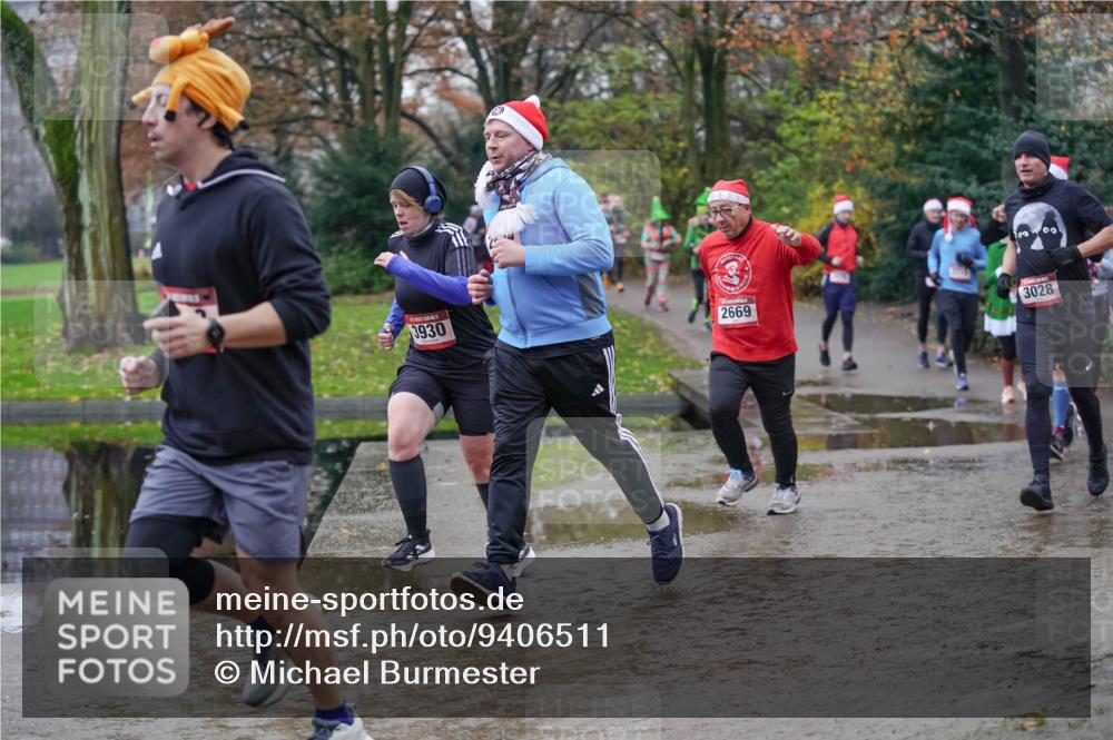 07.12.2025 - St. Pauli X-Mass-Run No. 15 Michael Burmester http://msf.ph/oto/9406511 07.12.2025 11:22:48 Laufen 3930, 2669, 3028 meine-sportfotos.de