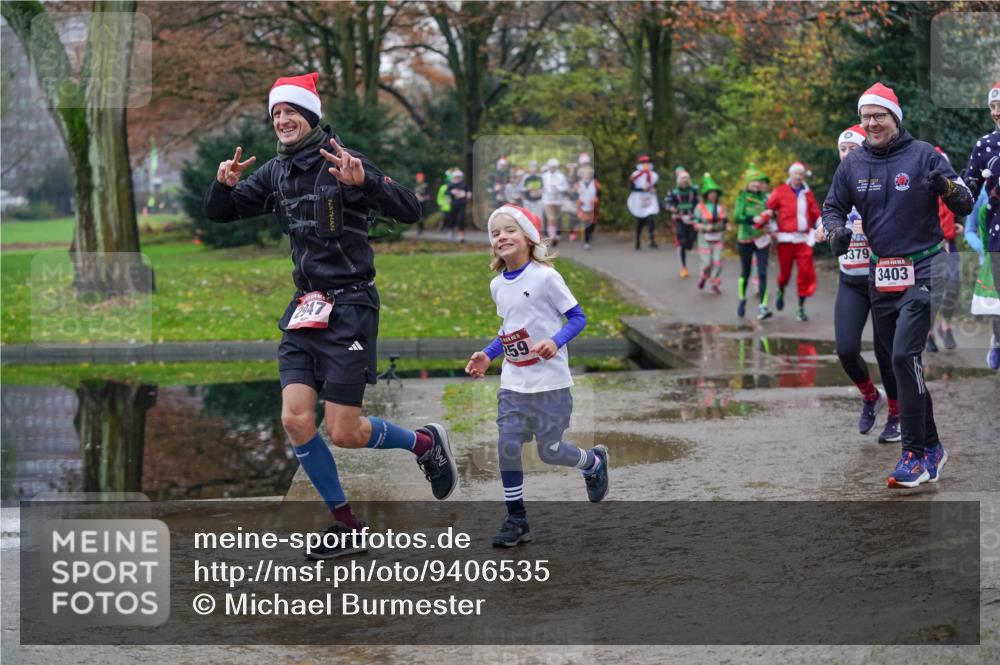07.12.2025 - St. Pauli X-Mass-Run No. 15 Michael Burmester http://msf.ph/oto/9406535 07.12.2025 11:22:51 Laufen 947, 59, 379, 3403 meine-sportfotos.de