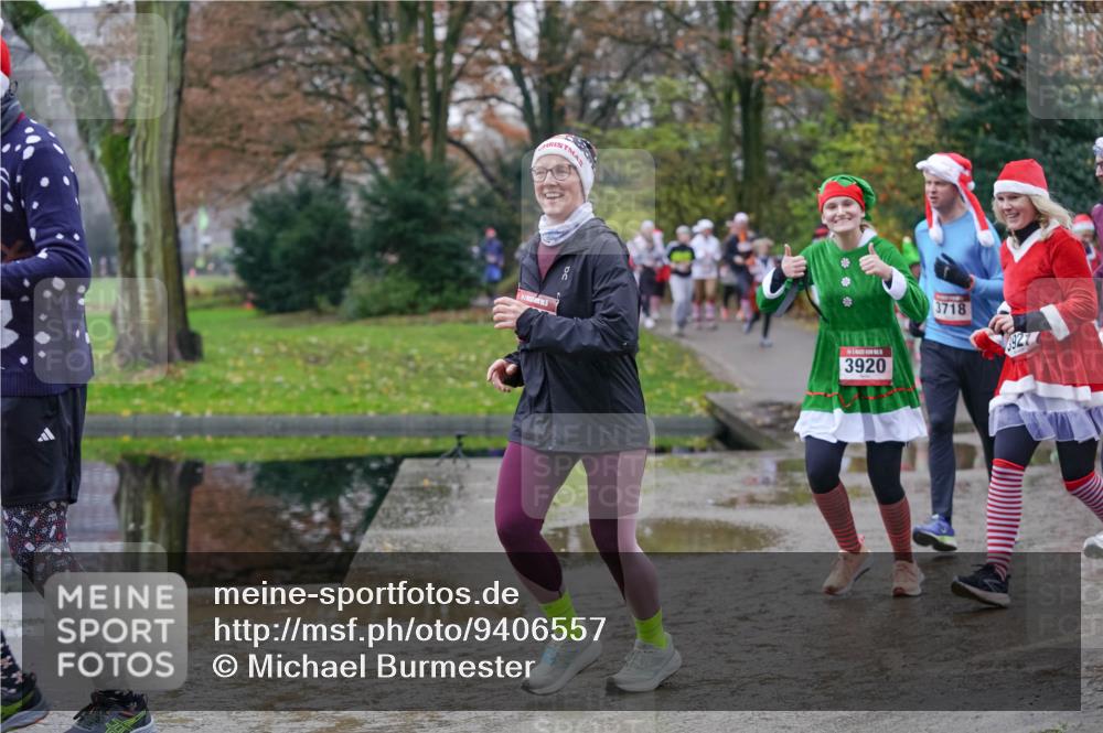 07.12.2025 - St. Pauli X-Mass-Run No. 15 Michael Burmester http://msf.ph/oto/9406557 07.12.2025 11:22:53 Laufen 3920, 3718, 3927 meine-sportfotos.de