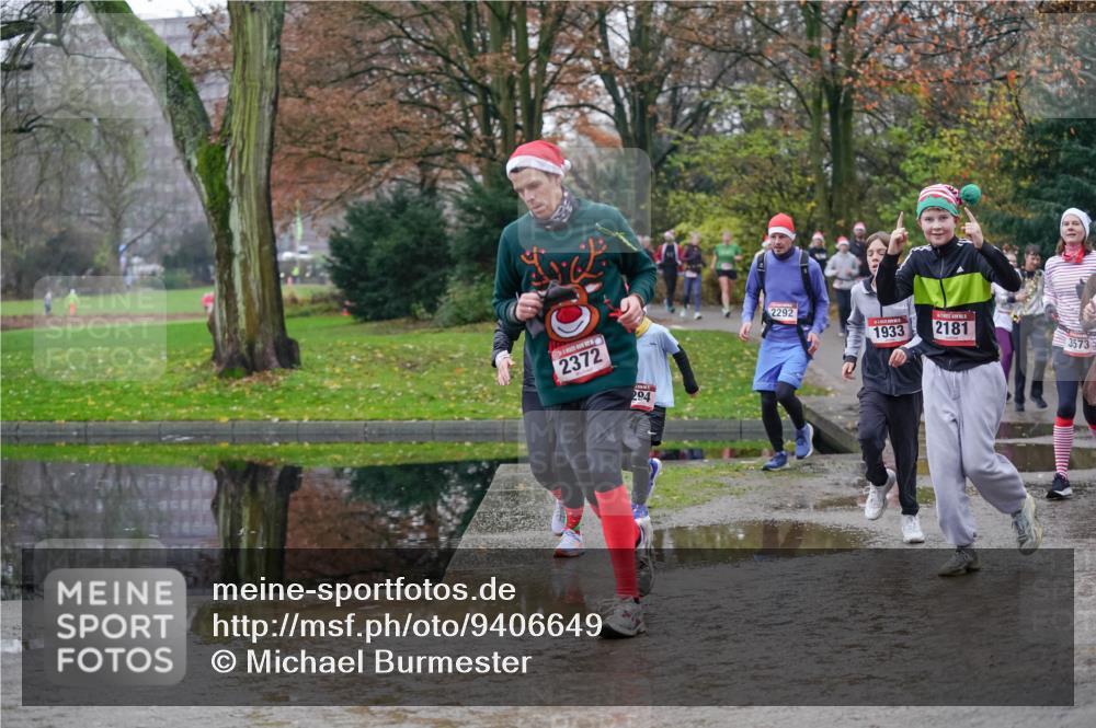07.12.2025 - St. Pauli X-Mass-Run No. 15 Michael Burmester http://msf.ph/oto/9406649 07.12.2025 11:23:06 Laufen 2372, 294, 2292, 1933, 2181, 3573 meine-sportfotos.de