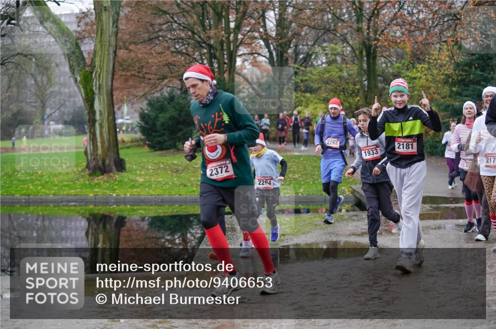 07.12.2025 - St. Pauli X-Mass-Run No. 15 Michael Burmester http://msf.ph/oto/9406653 07.12.2025 11:23:06 Laufen 2372, 2294, 2292, 1933, 2181, 35, 217 meine-sportfotos.de