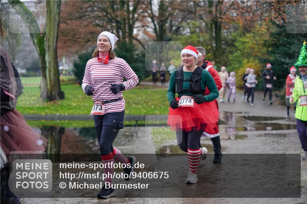 07.12.2025 - St. Pauli X-Mass-Run No. 15 Michael Burmester http://msf.ph/oto/9406675 07.12.2025 11:23:09 Laufen 15, 73, 3774, 3619 meine-sportfotos.de