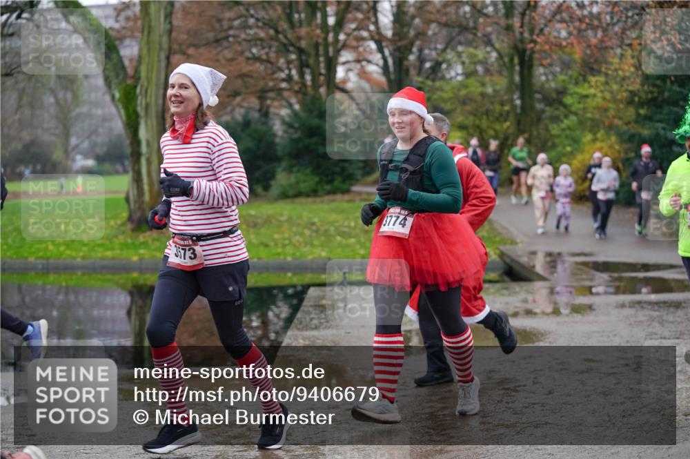 07.12.2025 - St. Pauli X-Mass-Run No. 15 Michael Burmester http://msf.ph/oto/9406679 07.12.2025 11:23:09 Laufen 3573, 3774 meine-sportfotos.de