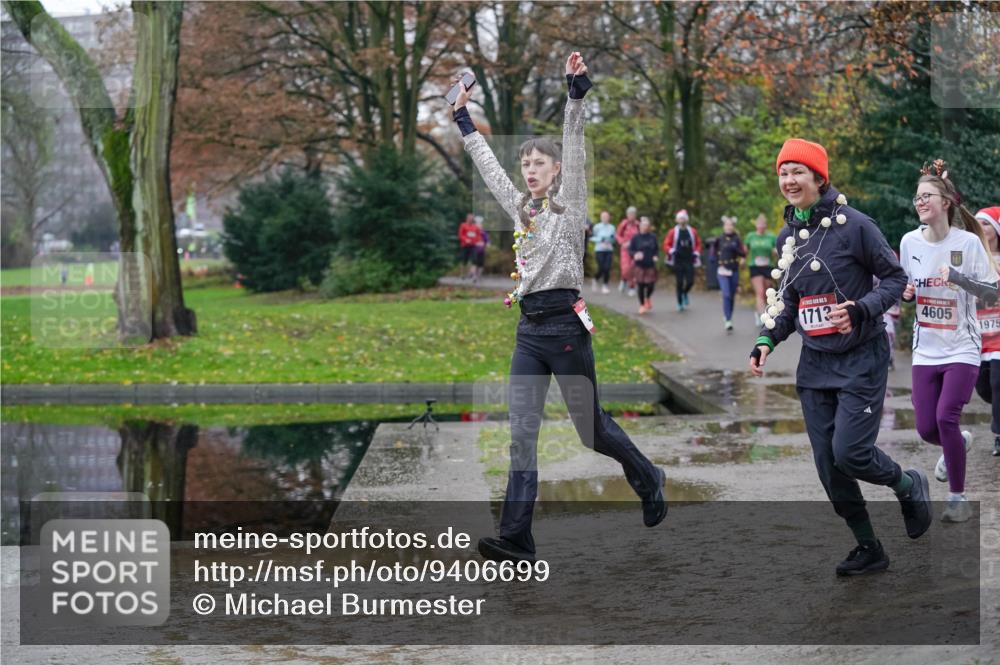 07.12.2025 - St. Pauli X-Mass-Run No. 15 Michael Burmester http://msf.ph/oto/9406699 07.12.2025 11:23:12 Laufen 1712, 4605, 1975 meine-sportfotos.de