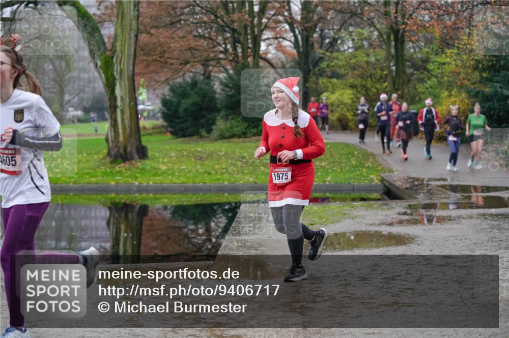 07.12.2025 - St. Pauli X-Mass-Run No. 15 Michael Burmester http://msf.ph/oto/9406717 07.12.2025 11:23:14 Laufen 605, 1975 meine-sportfotos.de