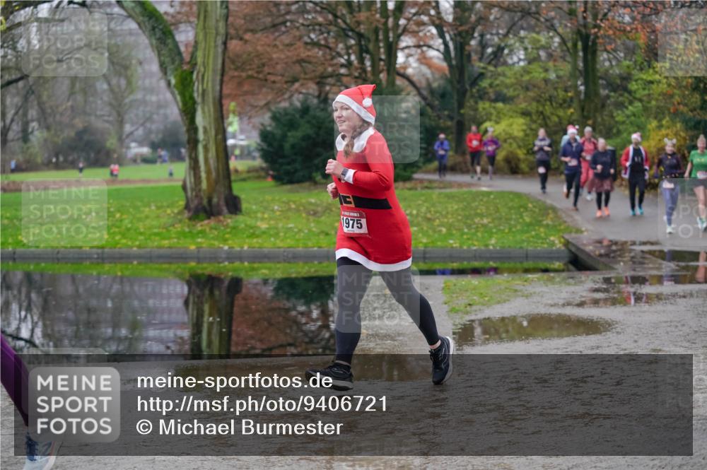 07.12.2025 - St. Pauli X-Mass-Run No. 15 Michael Burmester http://msf.ph/oto/9406721 07.12.2025 11:23:14 Laufen 1975 meine-sportfotos.de