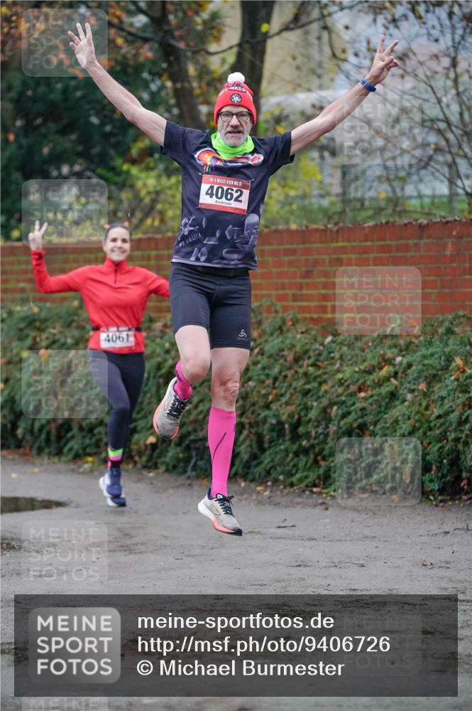 07.12.2025 - St. Pauli X-Mass-Run No. 15 Michael Burmester http://msf.ph/oto/9406726 07.12.2025 09:39:02 Laufen 4061, 15, 4062 meine-sportfotos.de