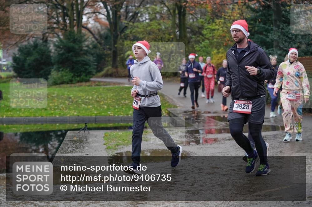 07.12.2025 - St. Pauli X-Mass-Run No. 15 Michael Burmester http://msf.ph/oto/9406735 07.12.2025 11:23:17 Laufen 29, 5, 3928, 3421 meine-sportfotos.de