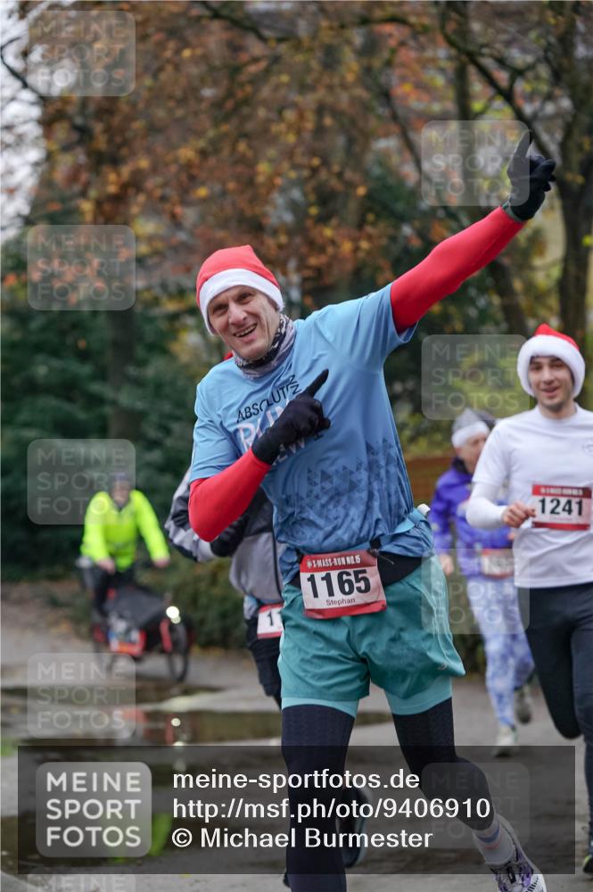 07.12.2025 - St. Pauli X-Mass-Run No. 15 Michael Burmester http://msf.ph/oto/9406910 07.12.2025 09:39:57 Laufen 15, 1165, 1241 meine-sportfotos.de