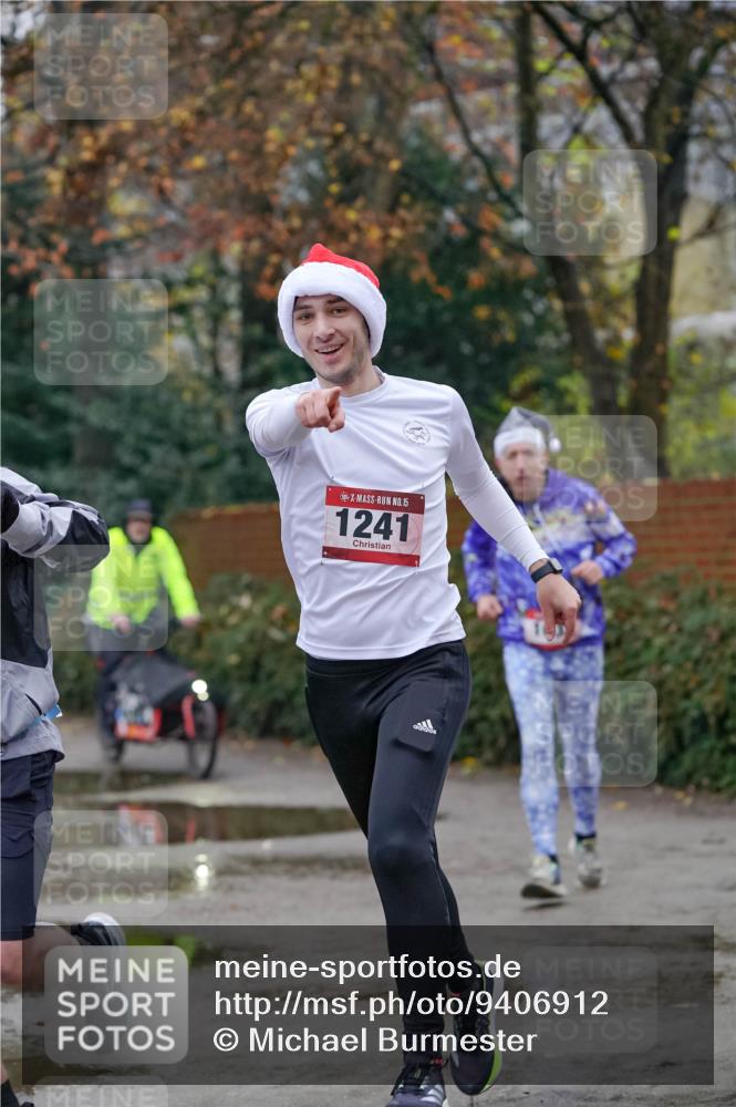 07.12.2025 - St. Pauli X-Mass-Run No. 15 Michael Burmester http://msf.ph/oto/9406912 07.12.2025 09:39:57 Laufen 15, 1241 meine-sportfotos.de